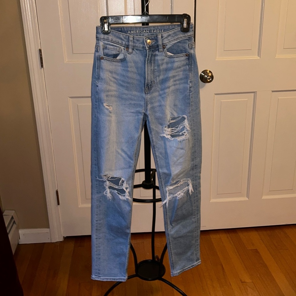 American eagle high wasted ripped jeans